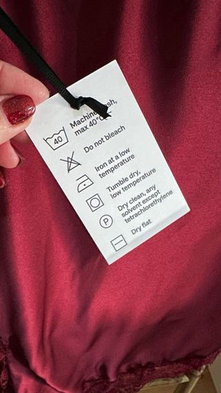 Saia assimétrica com renda