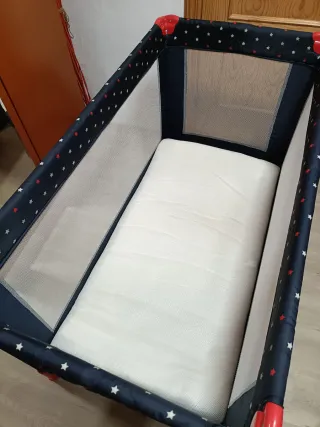 Cuna de viaje de El Corte Inglés con colchón