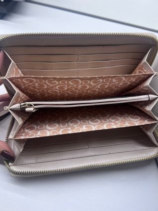 Cartera Monedero Guess Beige y Dorado