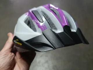 Casco de bici para niña con luz trasera