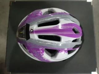 Casco de bici para niña con luz trasera