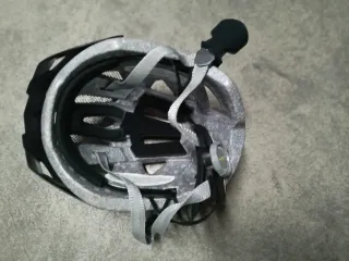 Casco de bici para niña con luz trasera