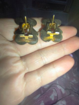 Conjunto de pendientes y anillo