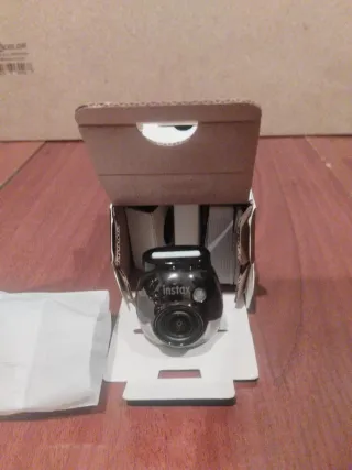 Cámara Instax Fujifilm Negra HA ESTRENAR