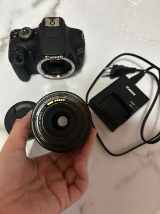 Cámara Canon EOS 2000D + Objetivo 10-18mm IS STM