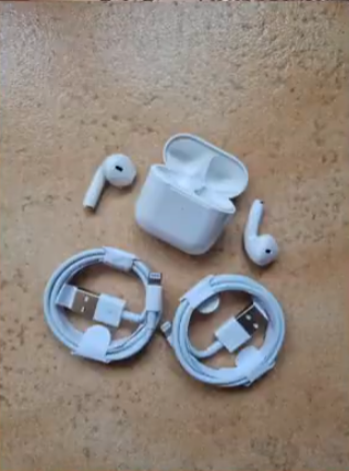 Airpods Pro 3 + 2 Cables Lightning