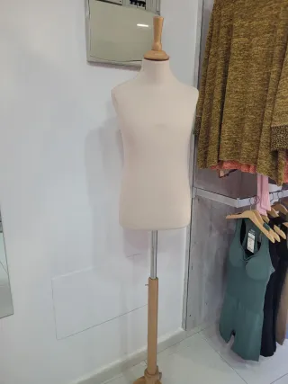 Maniquí de sastre beige