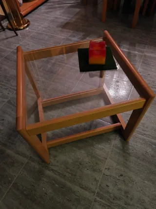 Mesa de centro de madera y cristal