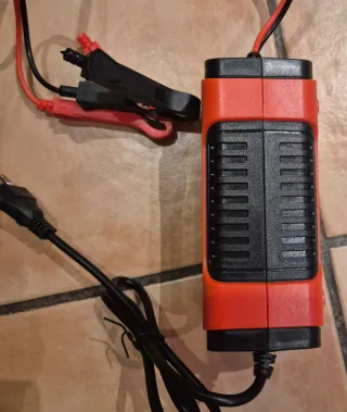 CARGADOR BATERIAS 12V 4Ah-100Ah