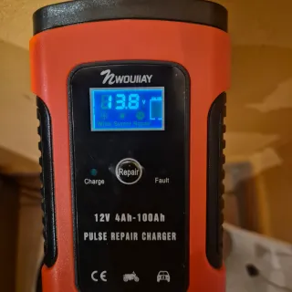 CARGADOR BATERIAS 12V 4Ah-100Ah