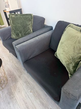 Dos sillones de tela negros