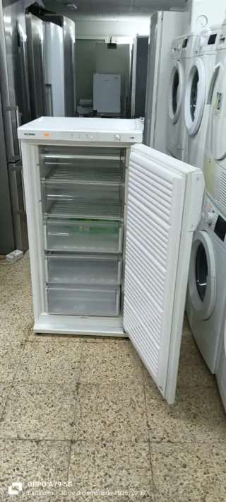 Congelador Vertical Whirlpool A+ 119x60x57 cm