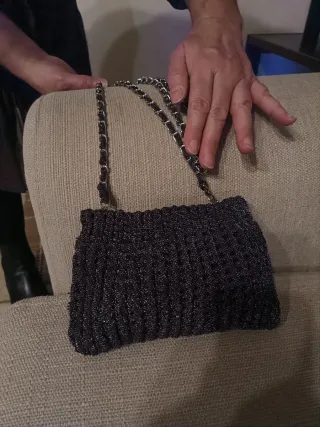 Pochette fatta a mano con tracolla