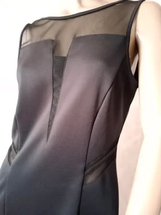 Vestido de fiesta negro con transparencias