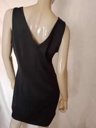 Vestido de fiesta negro con transparencias