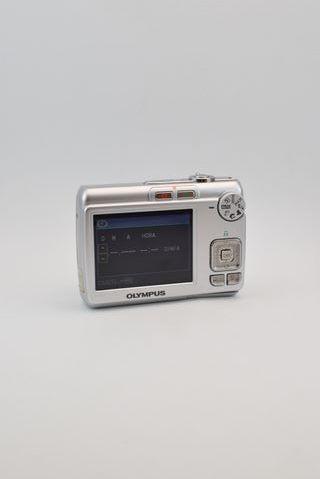Cámara digital Olympus FE-210 – 7,1 MP EN CAJA