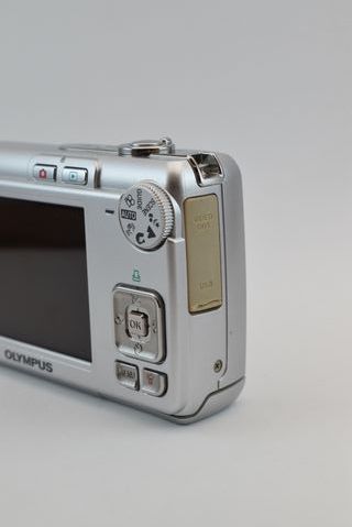 Cámara digital Olympus FE-210 – 7,1 MP EN CAJA