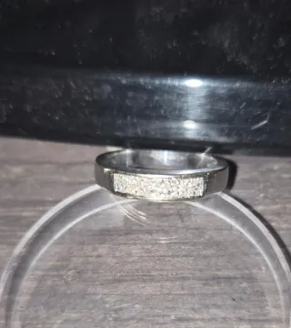 Anillo de plata con diamantes