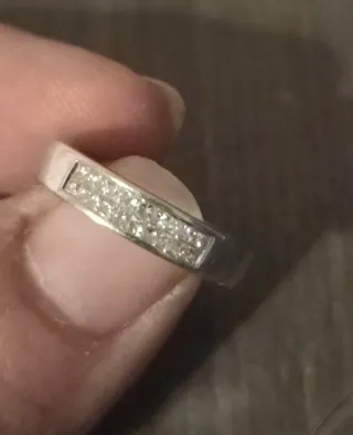 Anillo de plata con diamantes