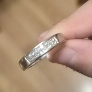 Anillo de plata con diamantes