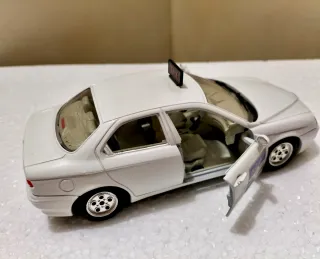 Alfa Romeo 156 taxi Bburago 1/24