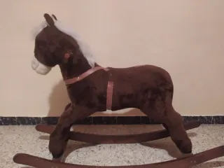 Caballo balancín marrón