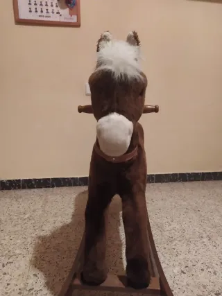 Caballo balancín marrón