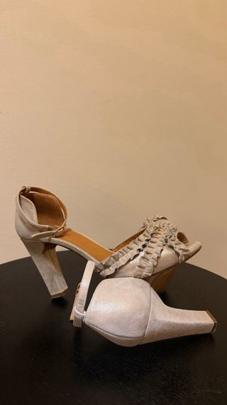 Sandalias Chie Mihara Beige/Oro