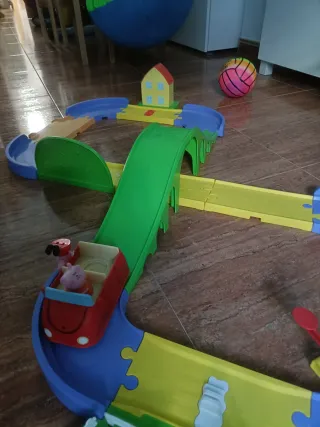 Circuito pepa pig con coche y complementos