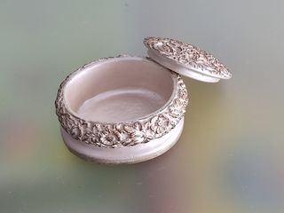 Antigo guarda joias em marfinite circular e tampa