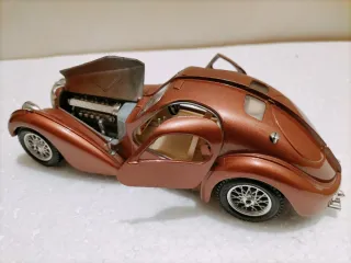 Bugatti Atlantic Bburago 1/24