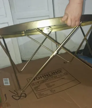 Mesita redonda cristal negro y patas doradas