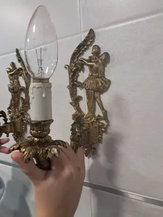 Dos unidades de apliques de bronce