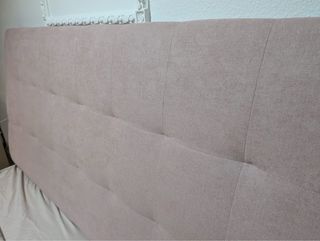 Cabecero de tela beige y rosa