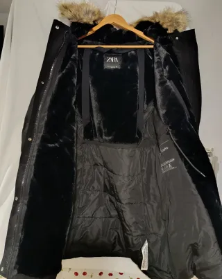 Parka Zara acolchada pelo negra Talla XXL