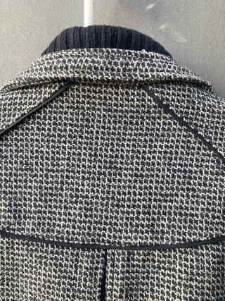 Chaqueta negra con cremallera