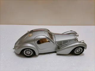 Bugatti Atlantic Bburago 1/24