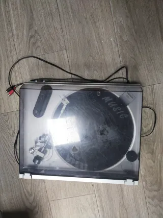 Tocadiscos Sharp Plata y Negro