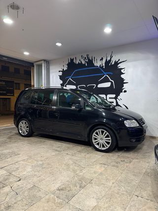 VOLKSWAGEN 🟡 TOURAN 2.0 TDI 140cv NACIONAL 5 PLAZA