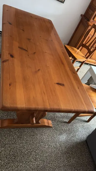 Mueble vitrina madera maciza con mesa