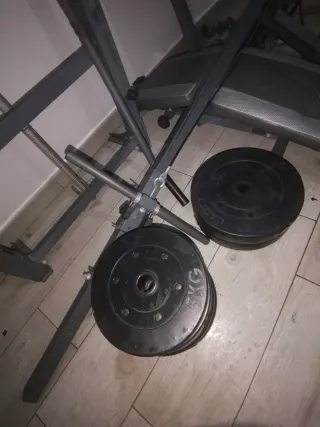 Banco de pesas y accesorios