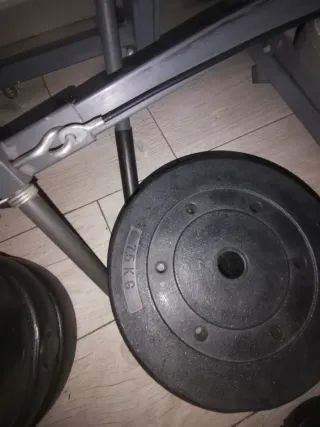 Banco de pesas y accesorios