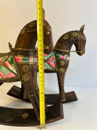 Coppia di cavalli in legno Rajasthan, India. Vintage.