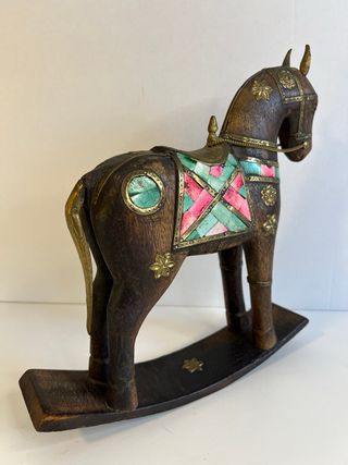 Coppia di cavalli in legno Rajasthan, India. Vintage.