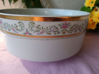 Zuppiera, piatto e insalatiera in porcellana