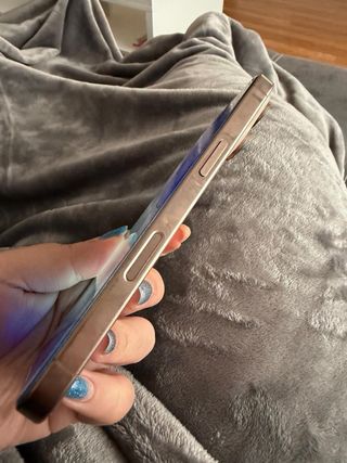 iPhone 16 Pro Titanio desierto