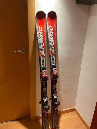 Esquís Atomic.