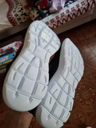 Zapatillas Fila Blancas y Rosas