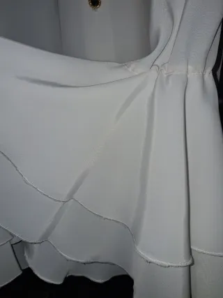 Camisa blanca de fiesta con volantes