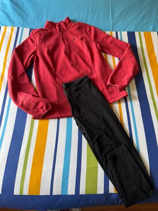 Conjunto Sudadera Roja y Leggings Negros